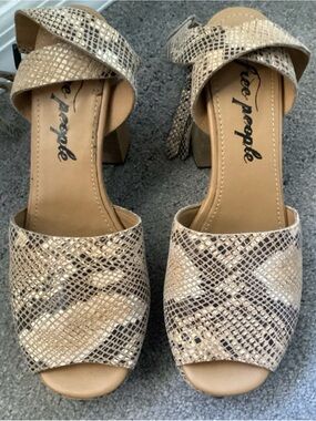 Free People JUSTINE PLATFORM BRIWN COMBO Snakeskin Block Heel Sandals NEW BOX